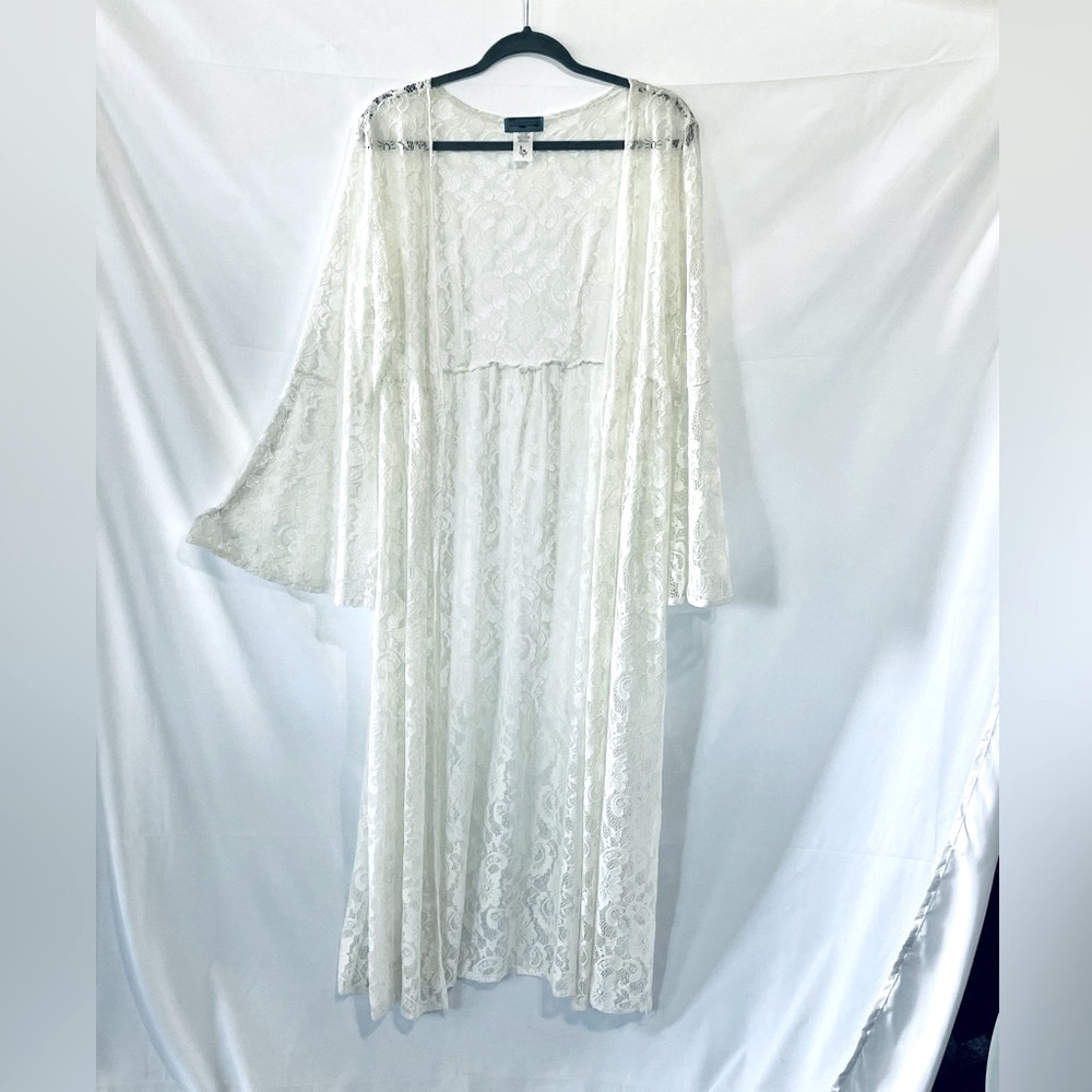 Women’s lace topper